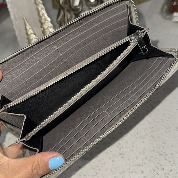 🩶SAINT LAURENT PARIS Zip Around Leather Wallet - Picture 10 of 16